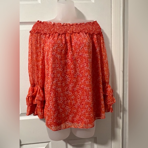 CeCe Tops - CECE off of the shoulder floral top/size S